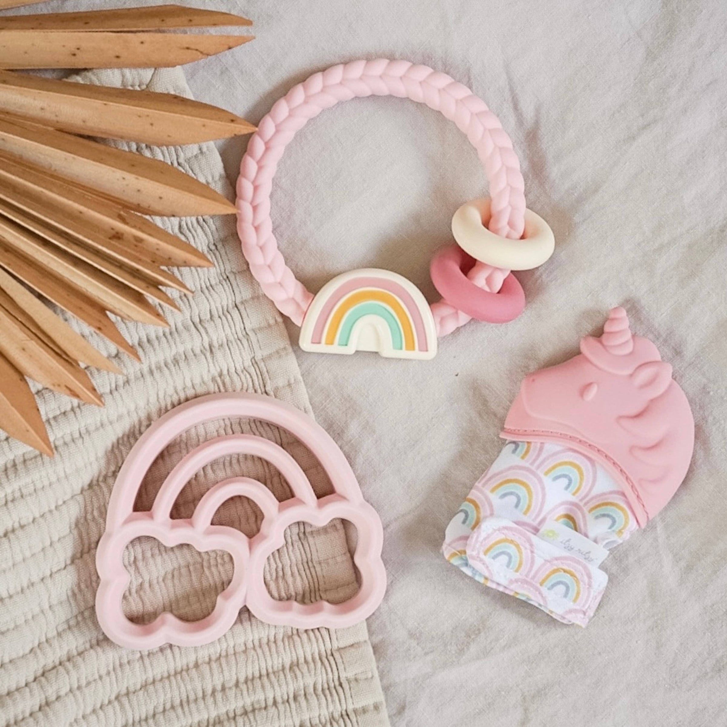 Bow Teething Mitt
