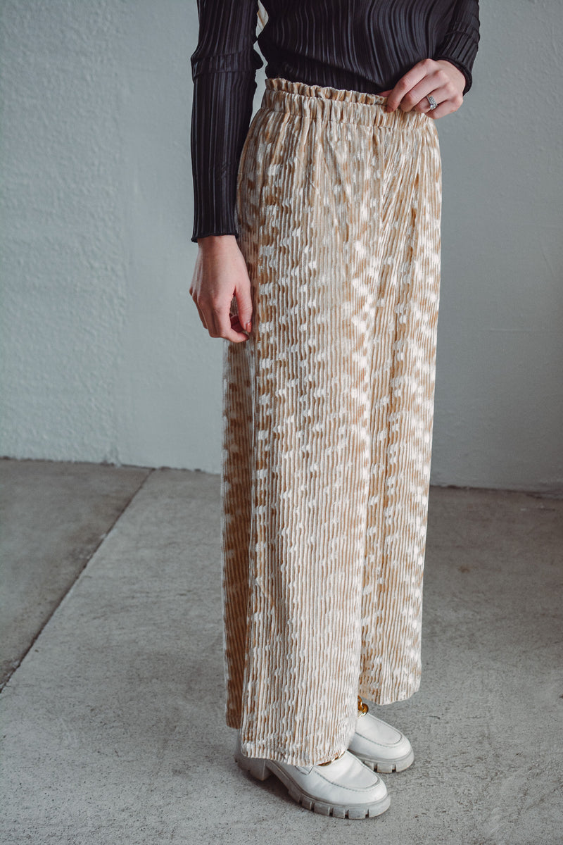 Aurora Velvet Pant - Almond