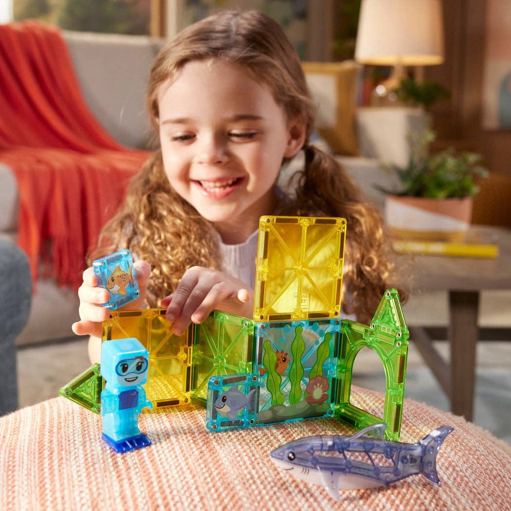 Shark Dive Magna-Tiles Set